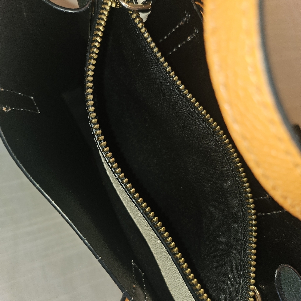 Marc Jacobs Black and Tan Satchel - Picture 4 of 13